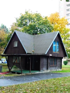 Divný dom